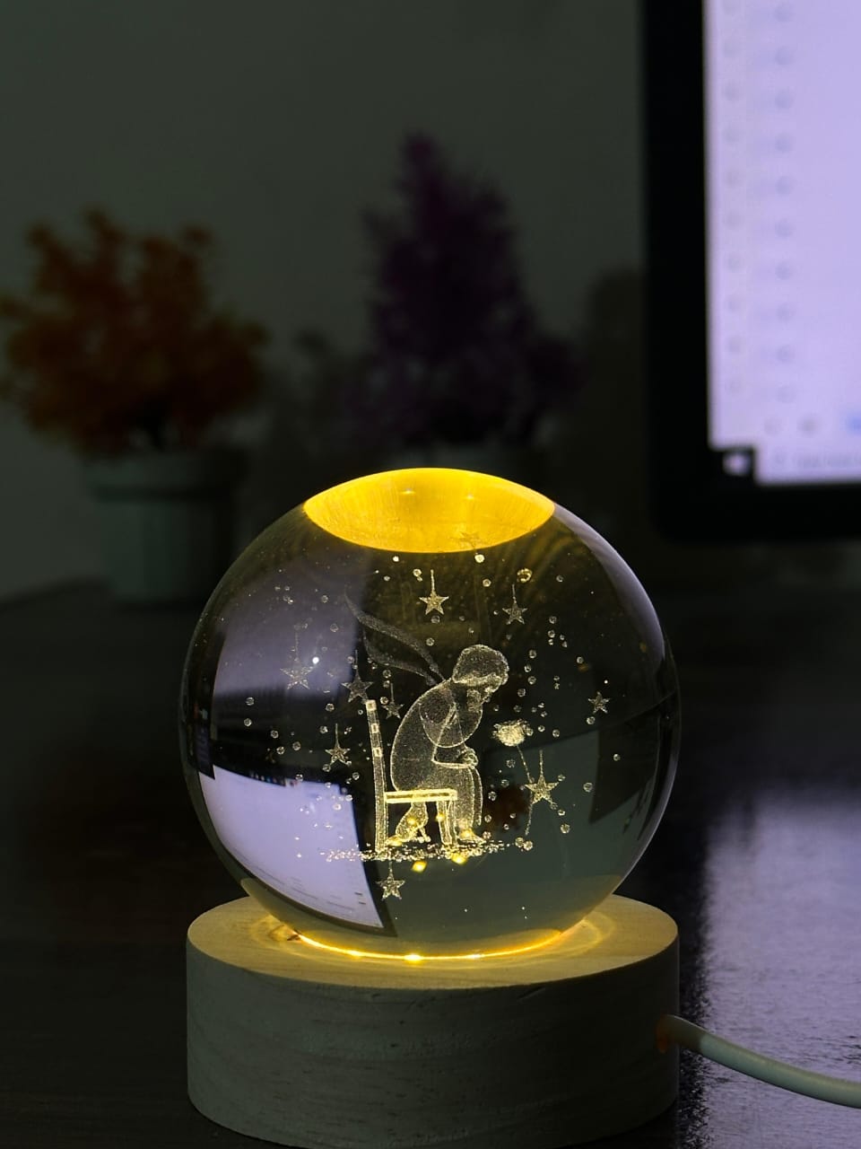3D Crystal Ball LED Lamp with Wooden Base – USB Powered Night Light, Romantic Laser Engraved Glass